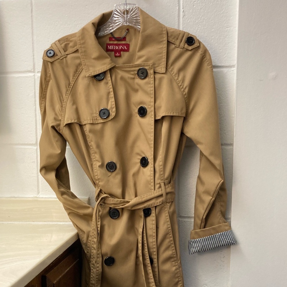 Trench Coat w/ Tie Belt | size Small | Beige w/ Black Buttons